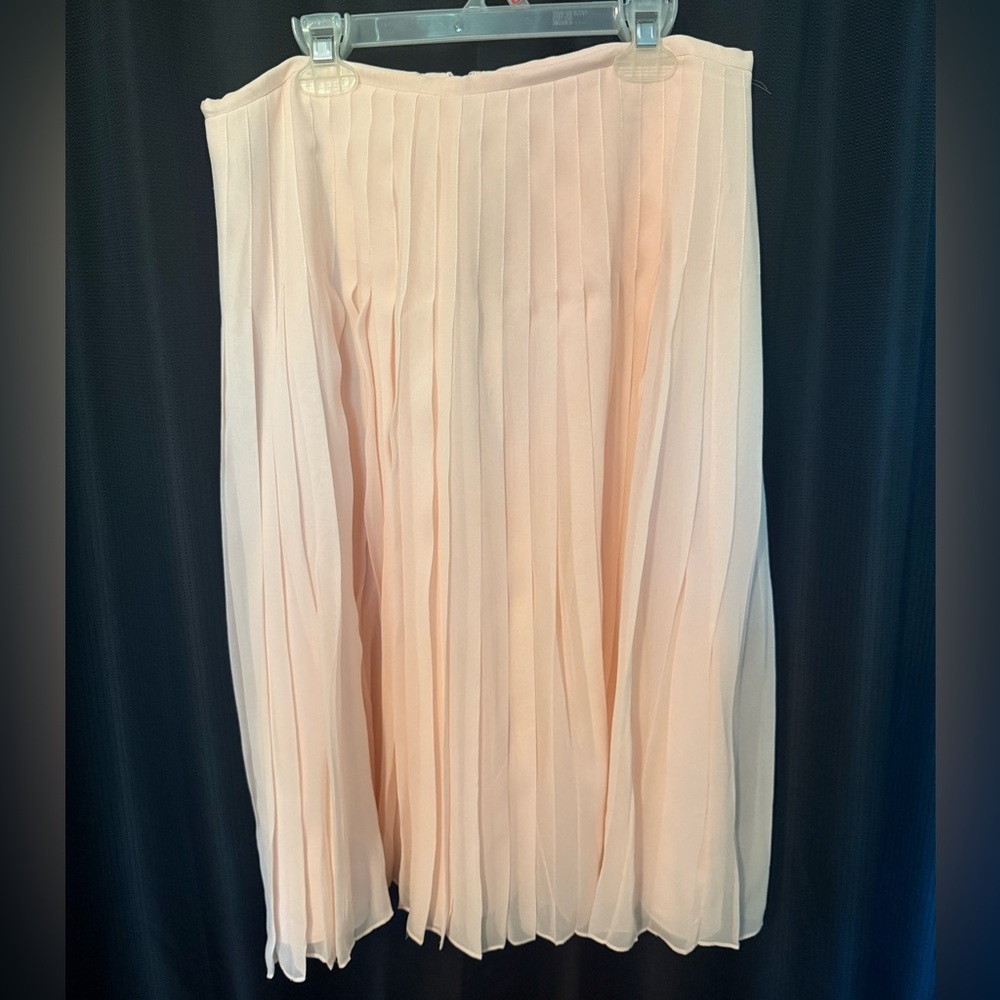 Ralph Lauren Elegant Pleated Pink Skirt